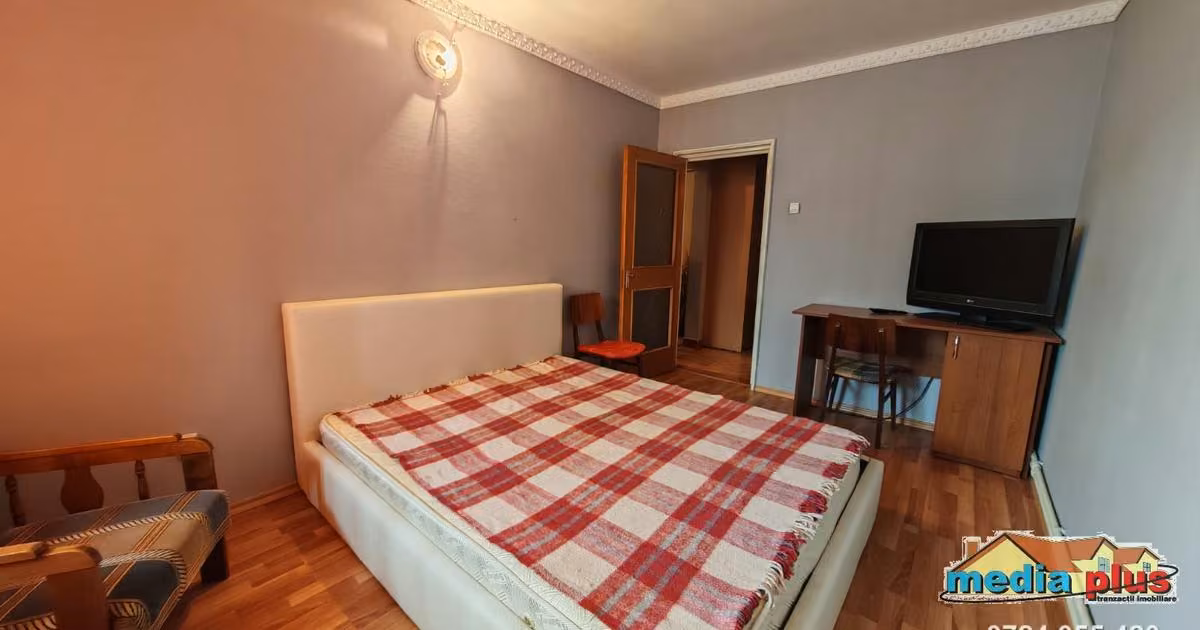 Apartament de vânzare cu 3 camere în zona Micro 39, Galați