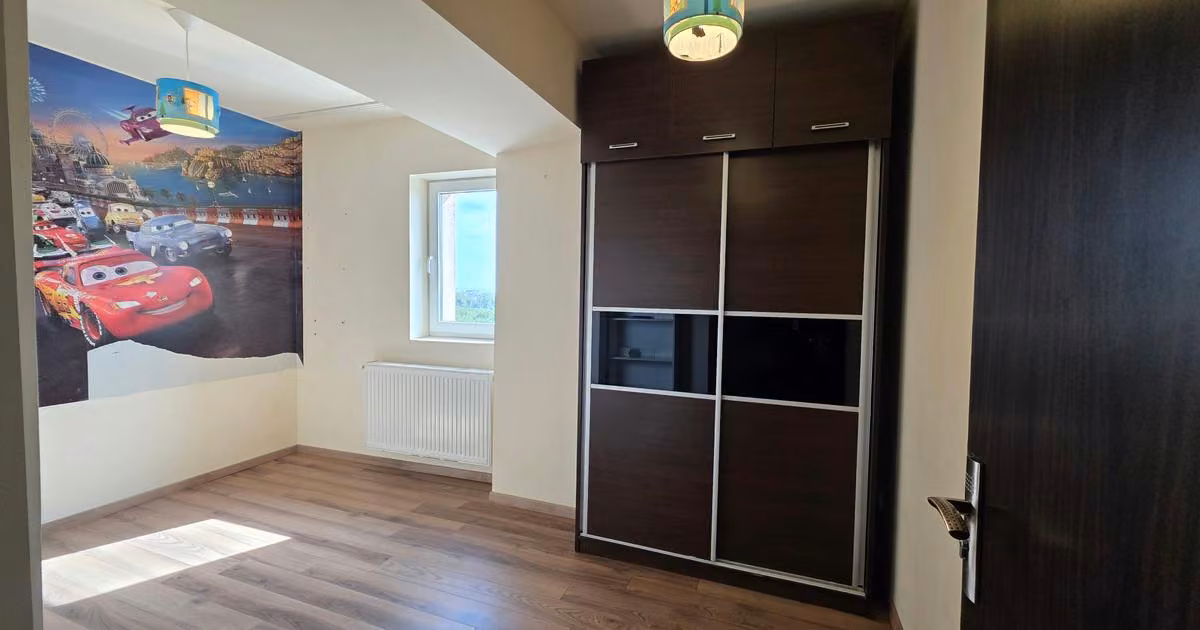 Apartament de vânzare cu 3 camere în zona Vitan-Bârzești, Sector 4