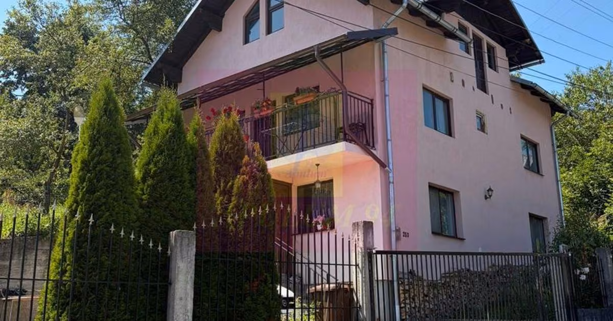 Casă individuală de vânzare cu 4 camere în Comarnic