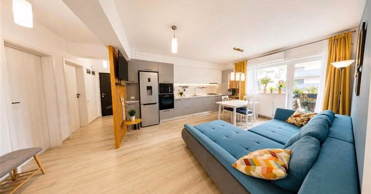 Apartament de vânzare cu 4 camere în zona Tractorul, Brașov
