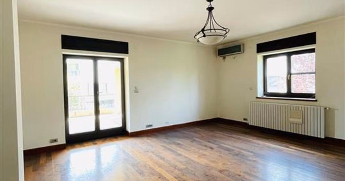Casă individuală de vânzare cu 8 camere, mobilată în zona Sisești, Sector 1