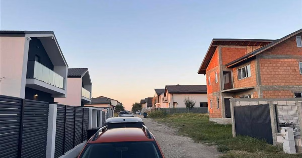 Casă de vânzare cu 8 camere în Berceni