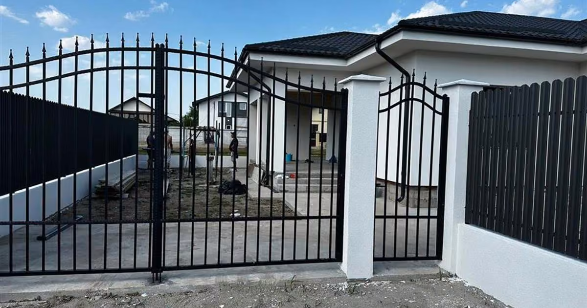 Casă de vânzare cu 3 camere, mobilată în Pantelimon