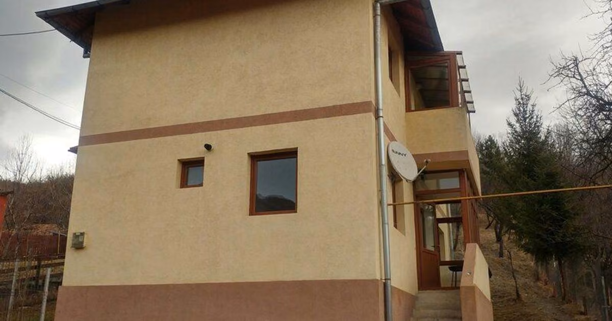 Casă individuală de vânzare cu 3 camere, mobilată în Comarnic