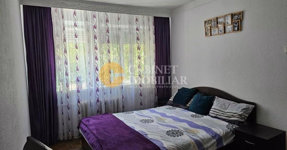 Apartament de vânzare cu 3 camere în zona Podu Roș, Iași