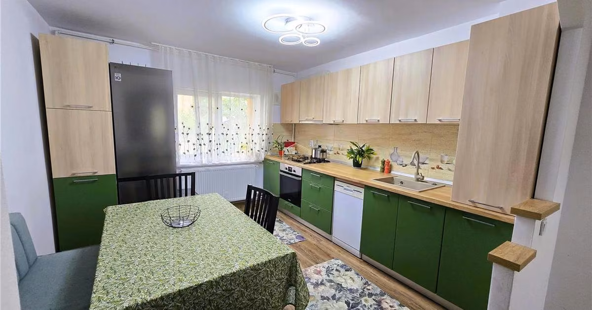 Apartament de vânzare cu 3 camere, mobilat în zona Micro 17, Satu Mare