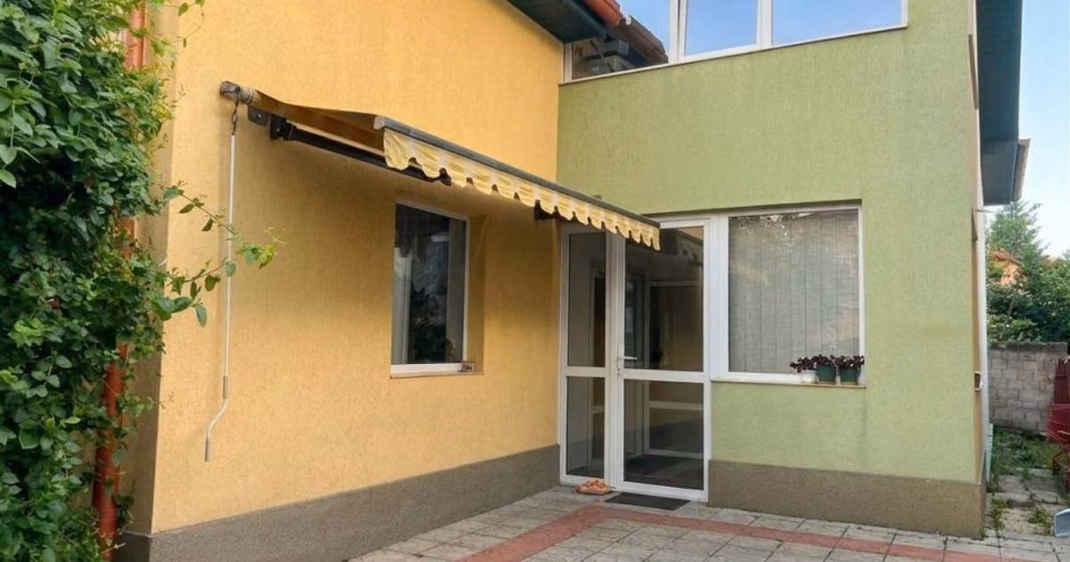 Casă de vânzare cu 6 camere în Popești-Leordeni