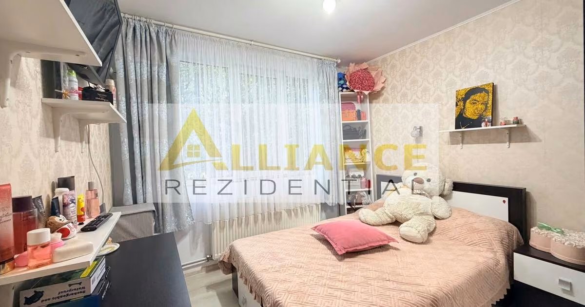 Apartament de vânzare cu 3 camere, mobilat în zona Berceni, Sector 4