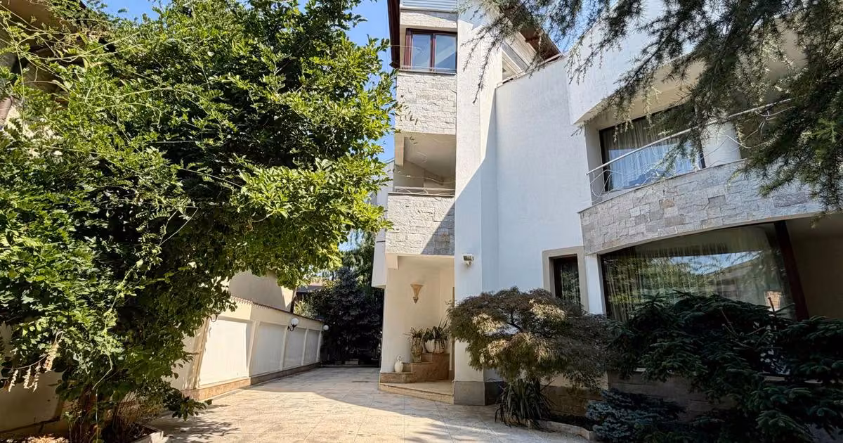 Casă individuală de vânzare cu 5 camere în zona Iancu Nicolae, Sector 1