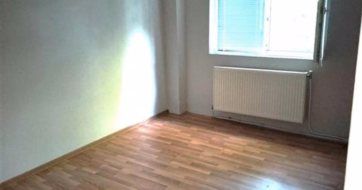 Apartament de vânzare cu 3 camere în zona Obor, Brăila