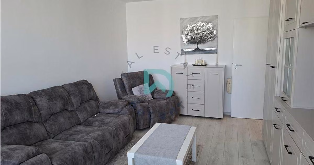 Apartament de vânzare cu 2 camere în zona Tractorul, Brașov