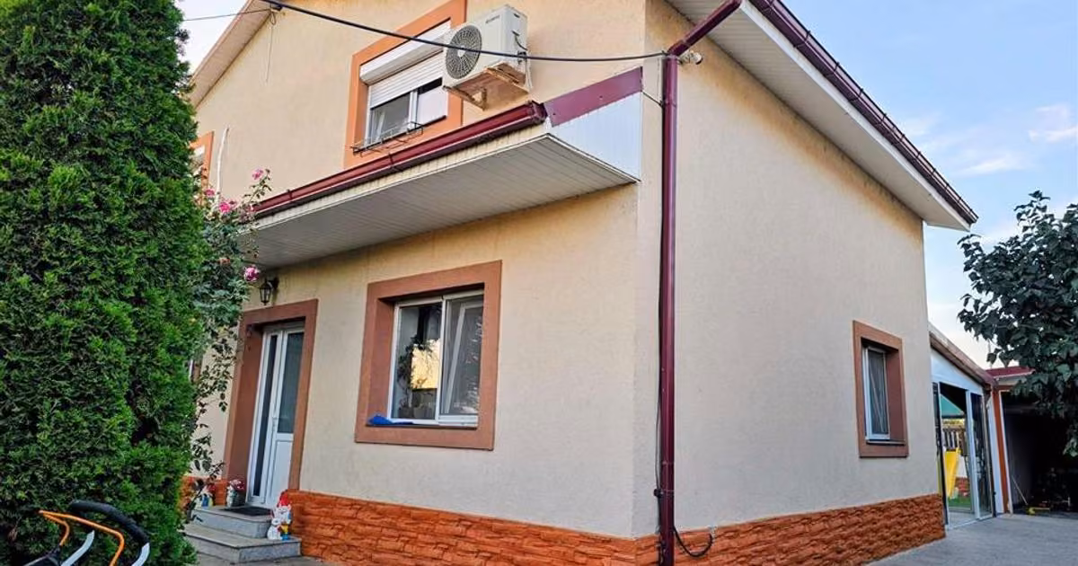 Casă individuală de vânzare cu 5 camere în Vărsătura