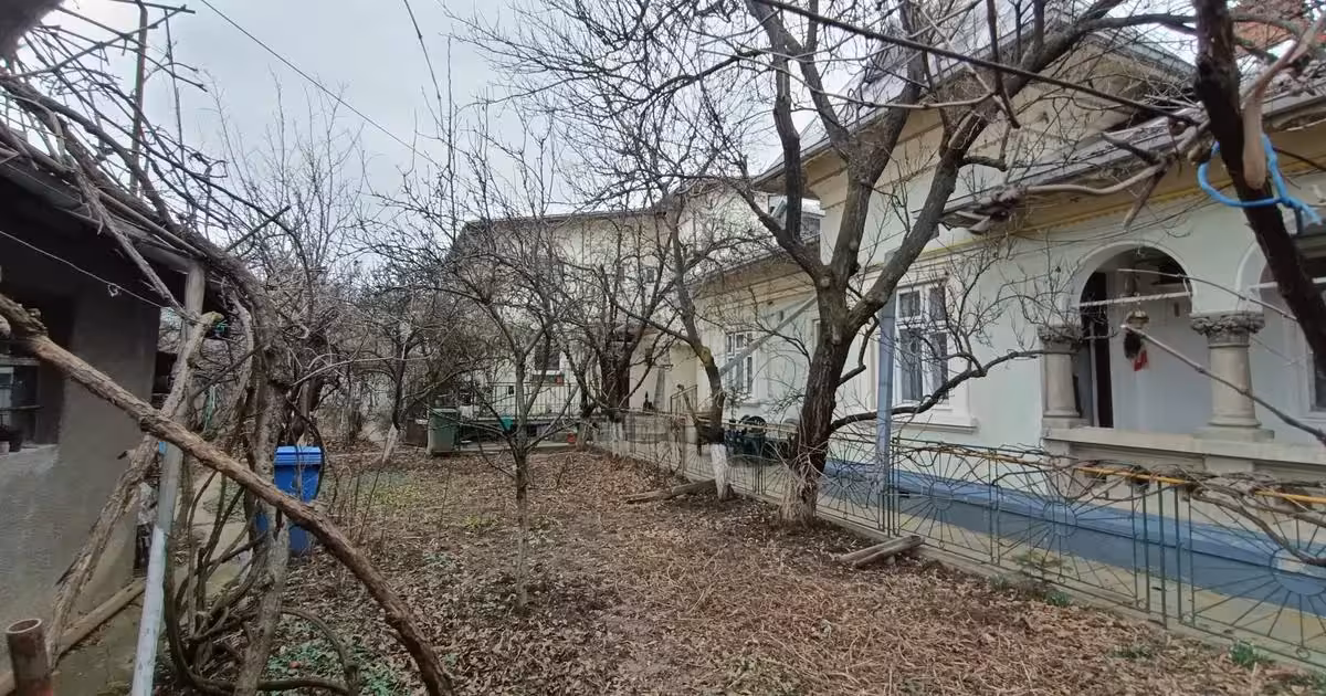 Casă individuală de vânzare cu 8 camere, mobilată în zona Dămăroaia, Sector 1