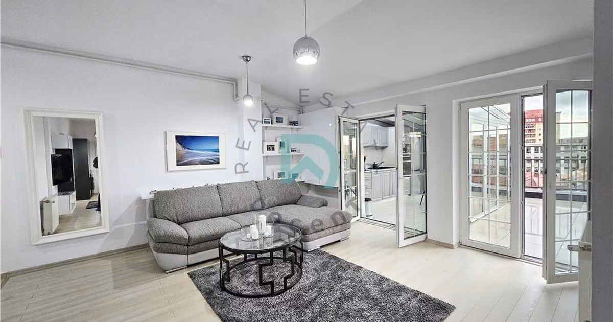 Apartament de vânzare cu 3 camere, mobilat în zona Central, Brașov