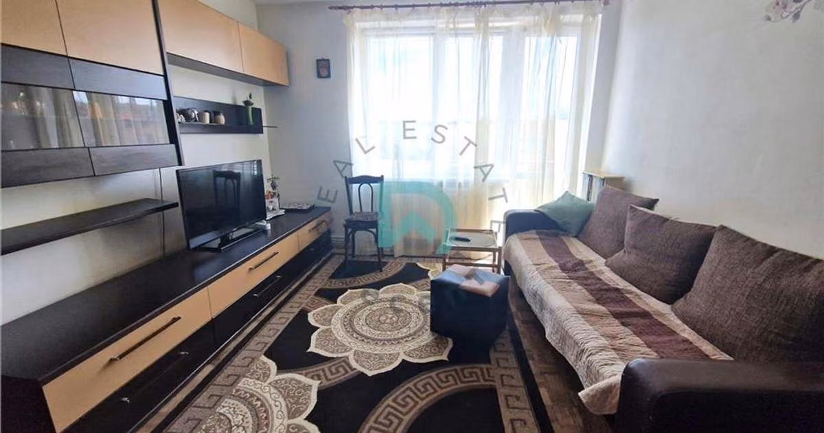 Apartament de vânzare cu 3 camere în zona Tractorul, Brașov
