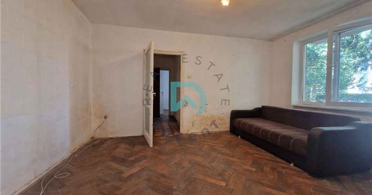 Apartament de vânzare cu 3 camere în zona Tractorul, Brașov