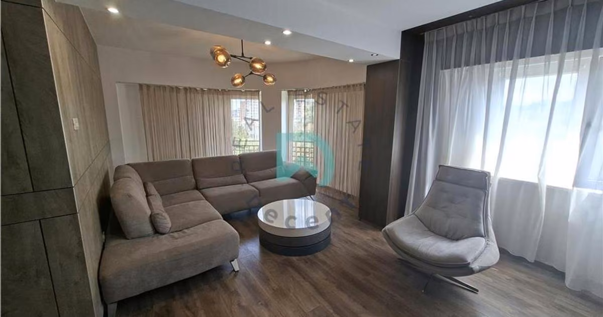 Apartament de vânzare cu 3 camere în zona Răcădău, Brașov