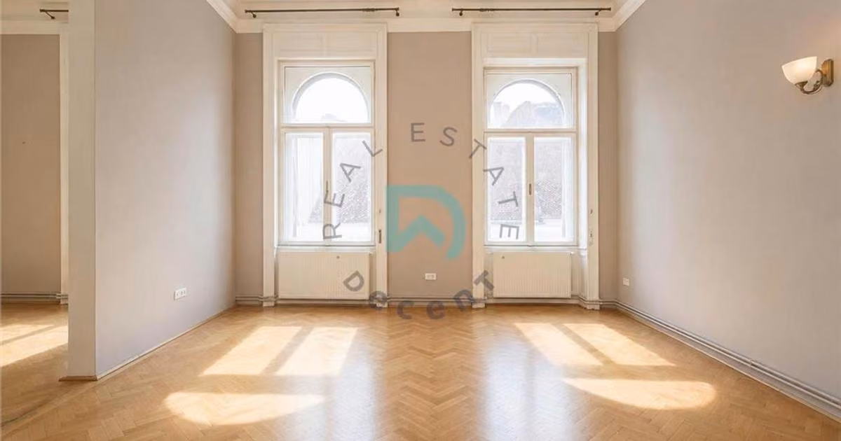 Apartament de vânzare cu 3 camere în zona Centrul Istoric, Brașov
