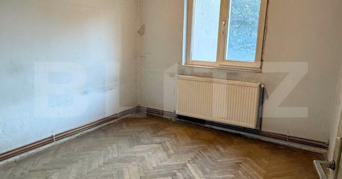 Apartament de vânzare cu 3 camere în zona Vlahuță, Brașov