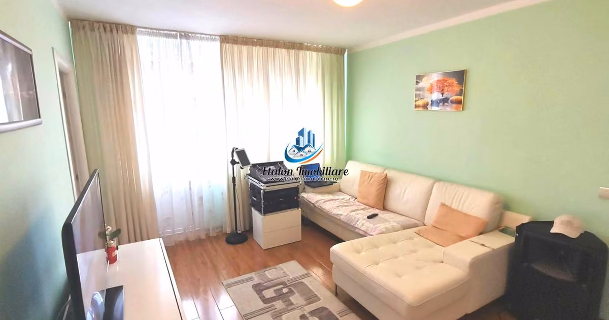 Apartament de vânzare cu 2 camere în zona Central, Piatra-Neamț