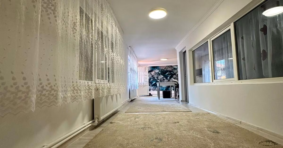 Casă de vânzare cu 6 camere în Ovidiu