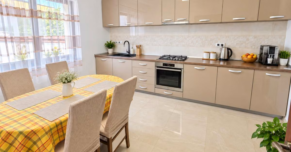 Casă de vânzare cu 5 camere în zona Central, Brăila