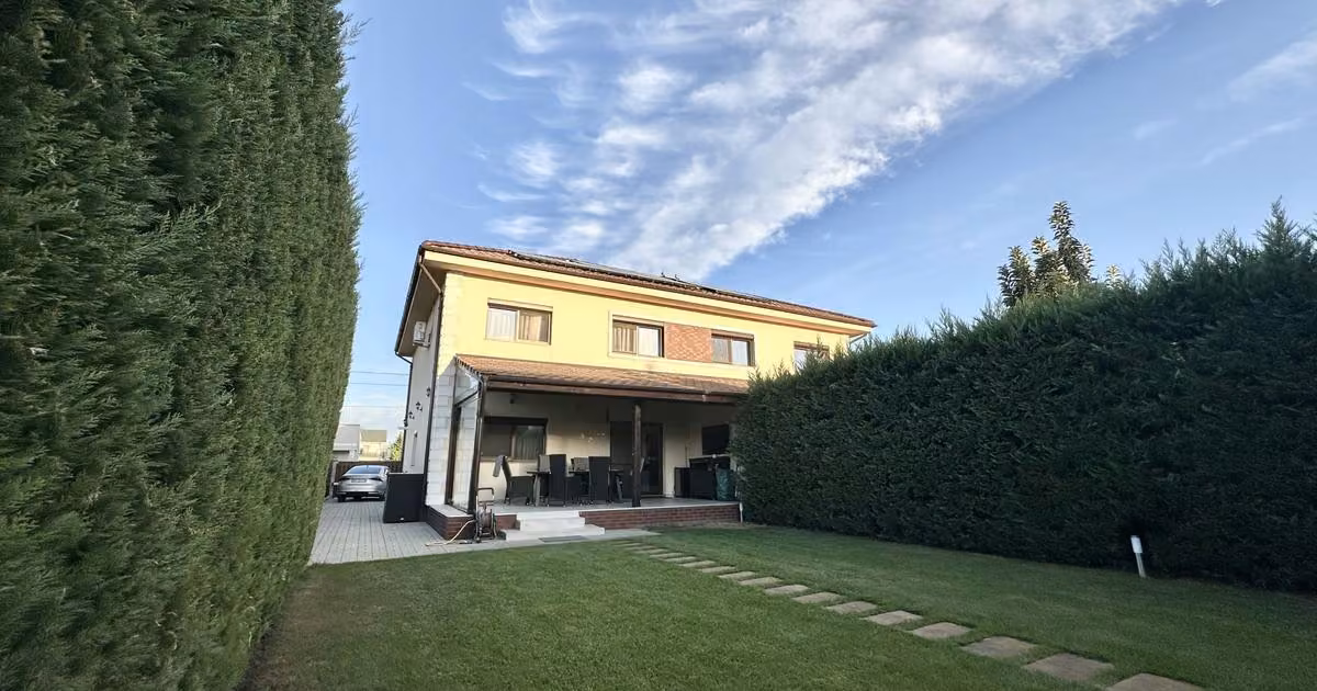 Duplex de vânzare cu 4 camere, mobilat în Moșnița Veche