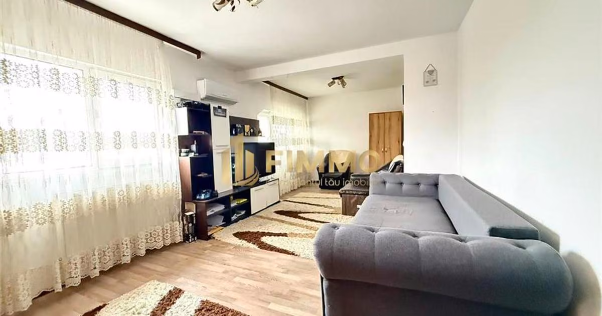 Apartament de vânzare cu 3 camere, mobilat în zona George Enescu, Suceava