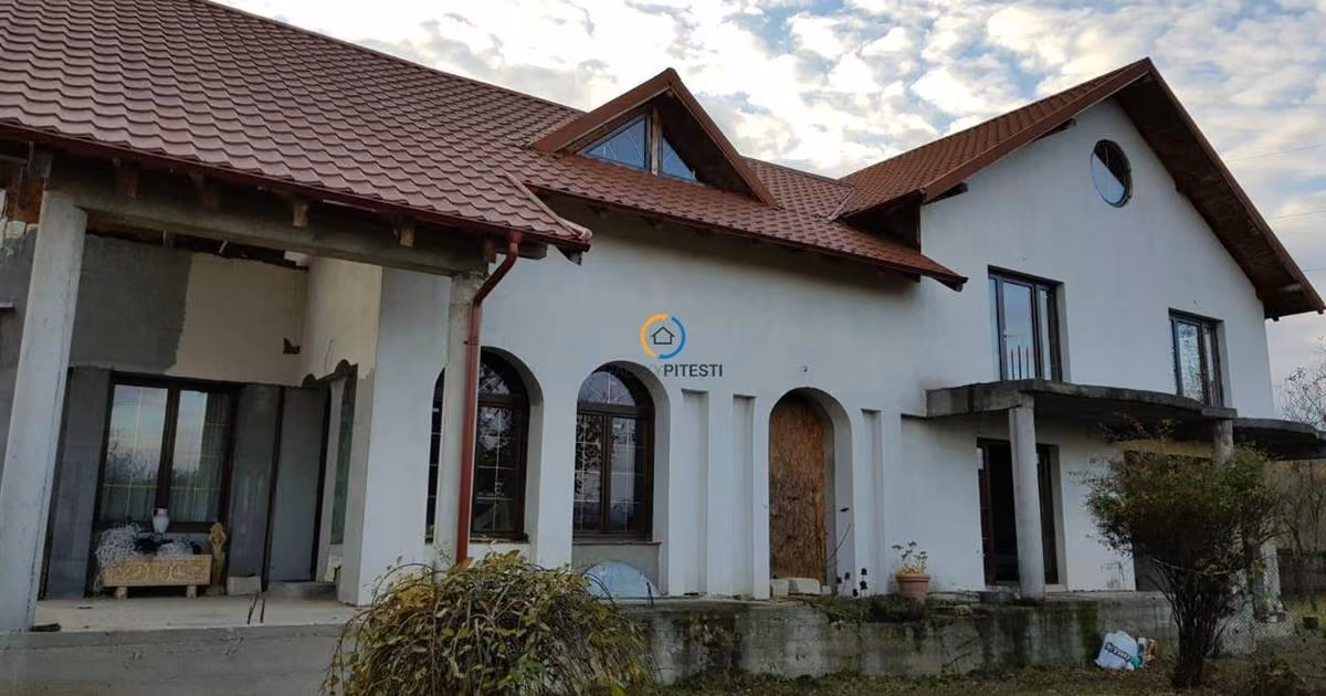Casă de vânzare cu 4 camere în Borlești