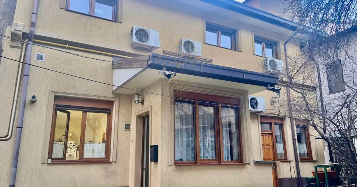 Casă individuală de vânzare cu 5 camere, mobilată în zona P-ța Romană, Ultracentral