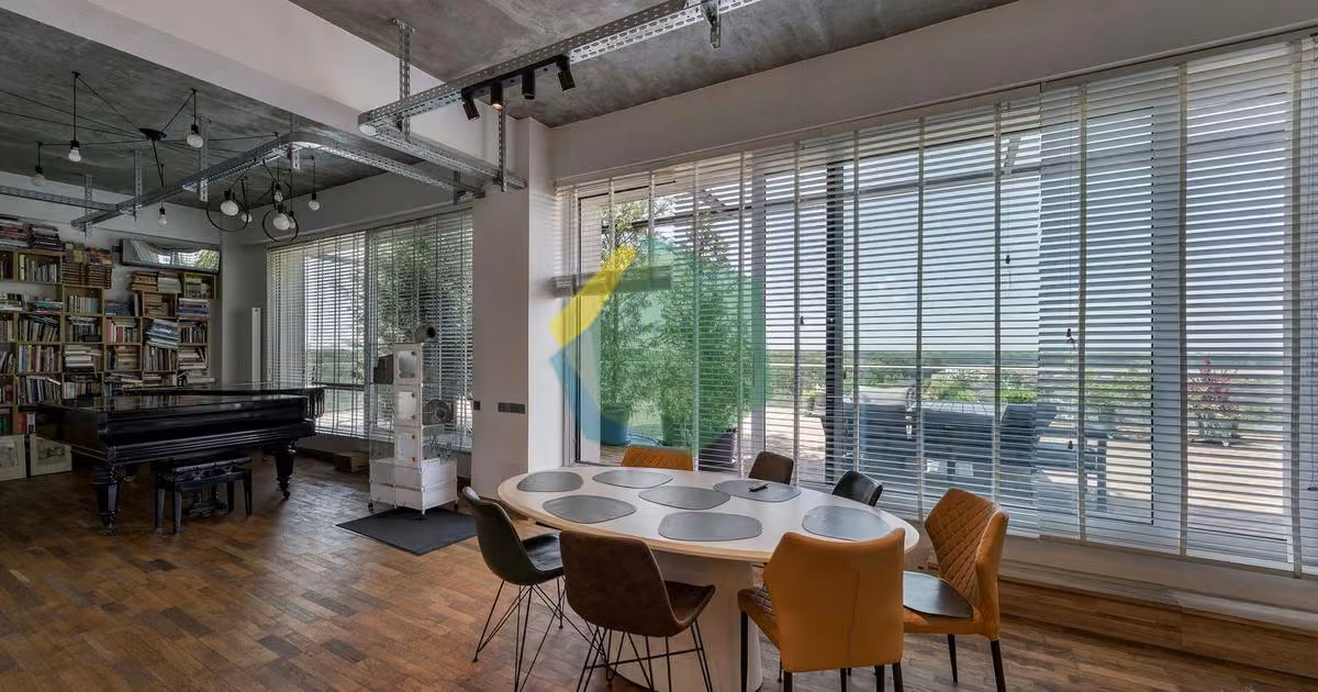 Penthouse de vânzare cu 4 camere, mobilat în Voluntari