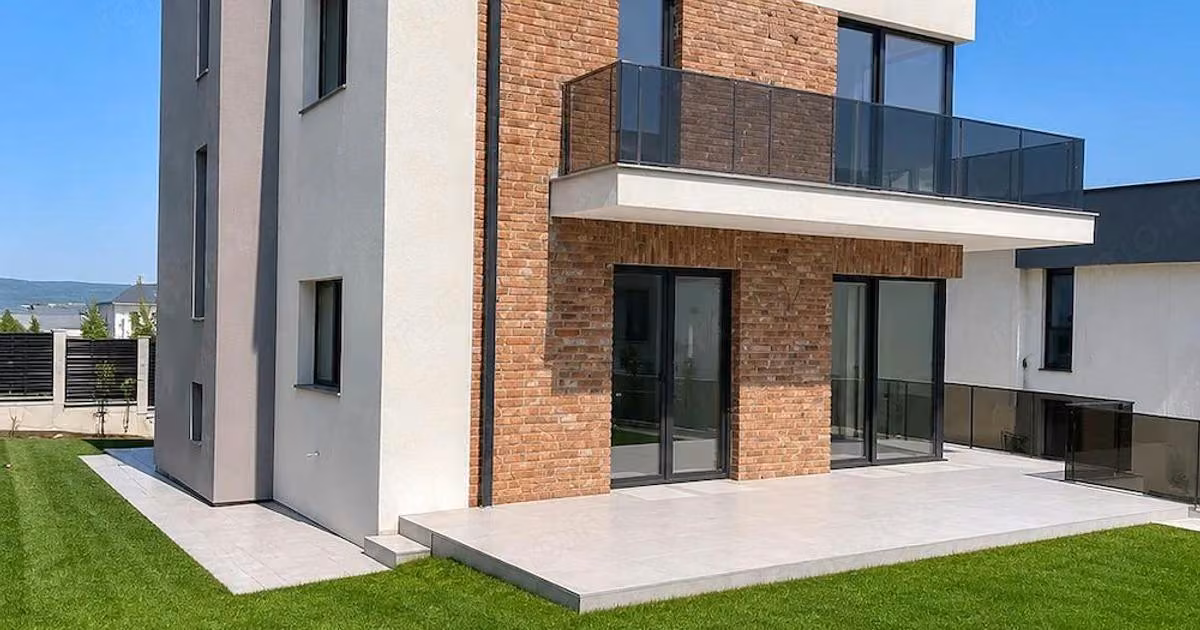 Casă individuală de vânzare cu 5 camere în Dezmir