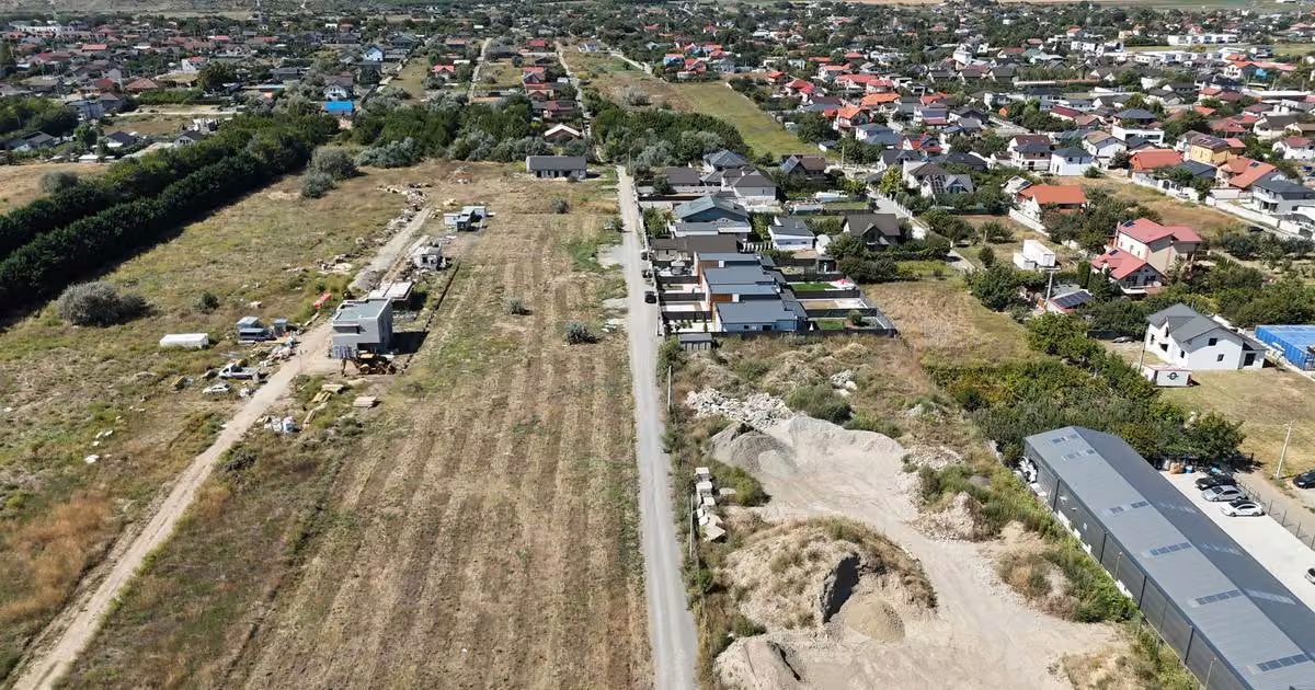 Teren Construcții intravilan de vânzare de 529.7 mp, în Costi