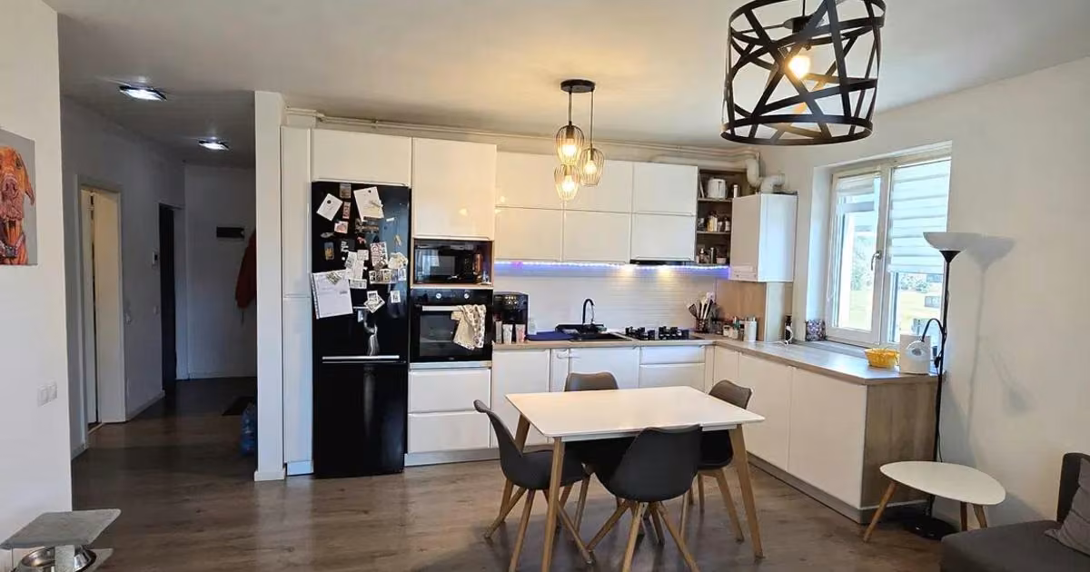 Apartament de vânzare cu 3 camere, mobilat în Florești