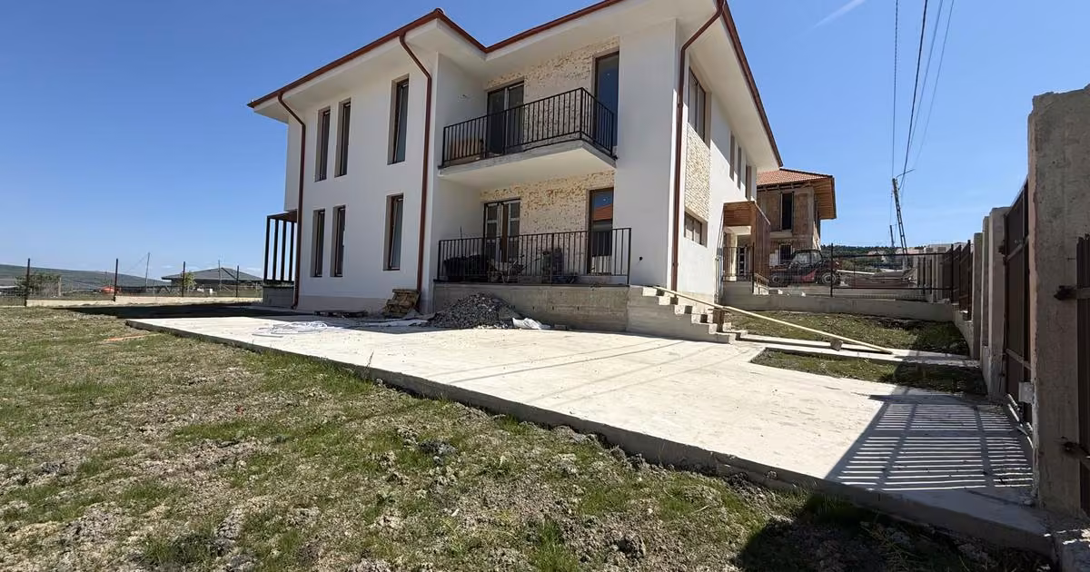 Duplex de vânzare cu 4 camere în Chinteni