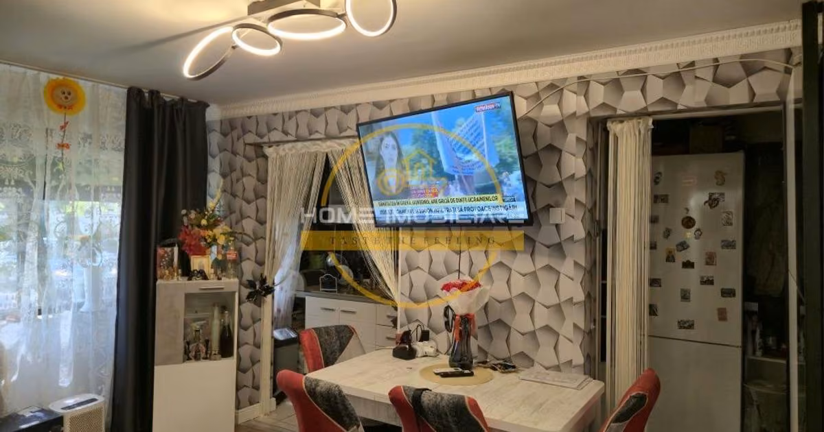 Apartament de vânzare cu 3 camere, mobilat în zona Podu Roș, Iași