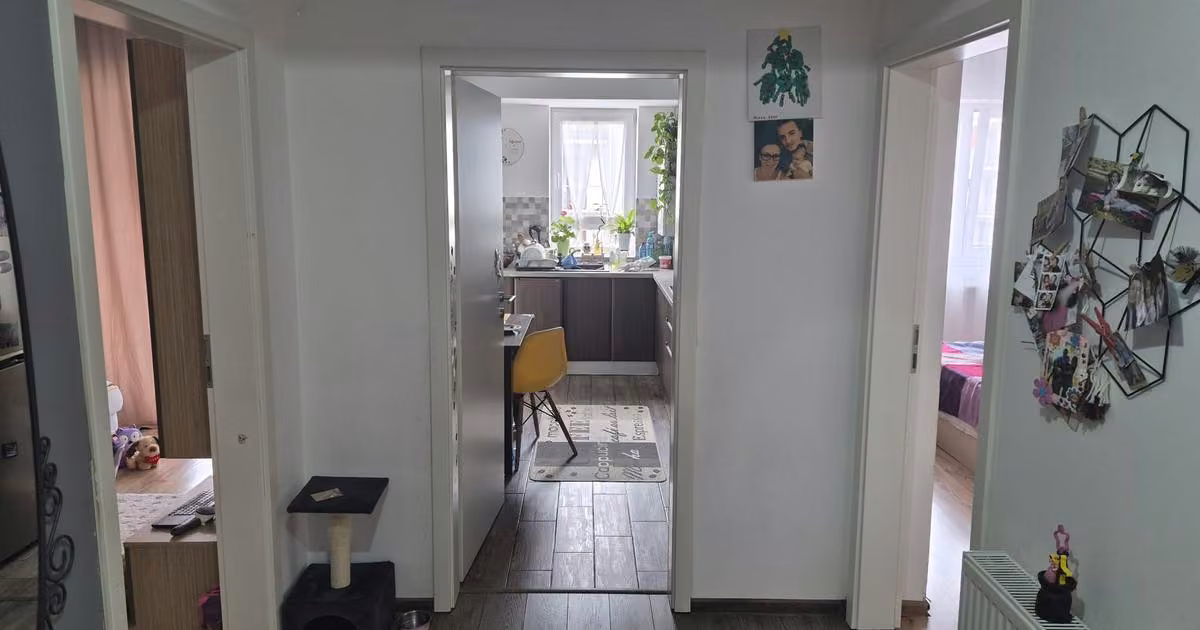 Apartament de vânzare cu 2 camere în zona Tractorul, Brașov