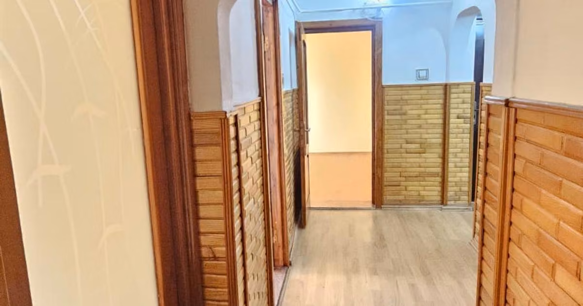 Apartament de vânzare cu 3 camere în zona Micro 13, Galați