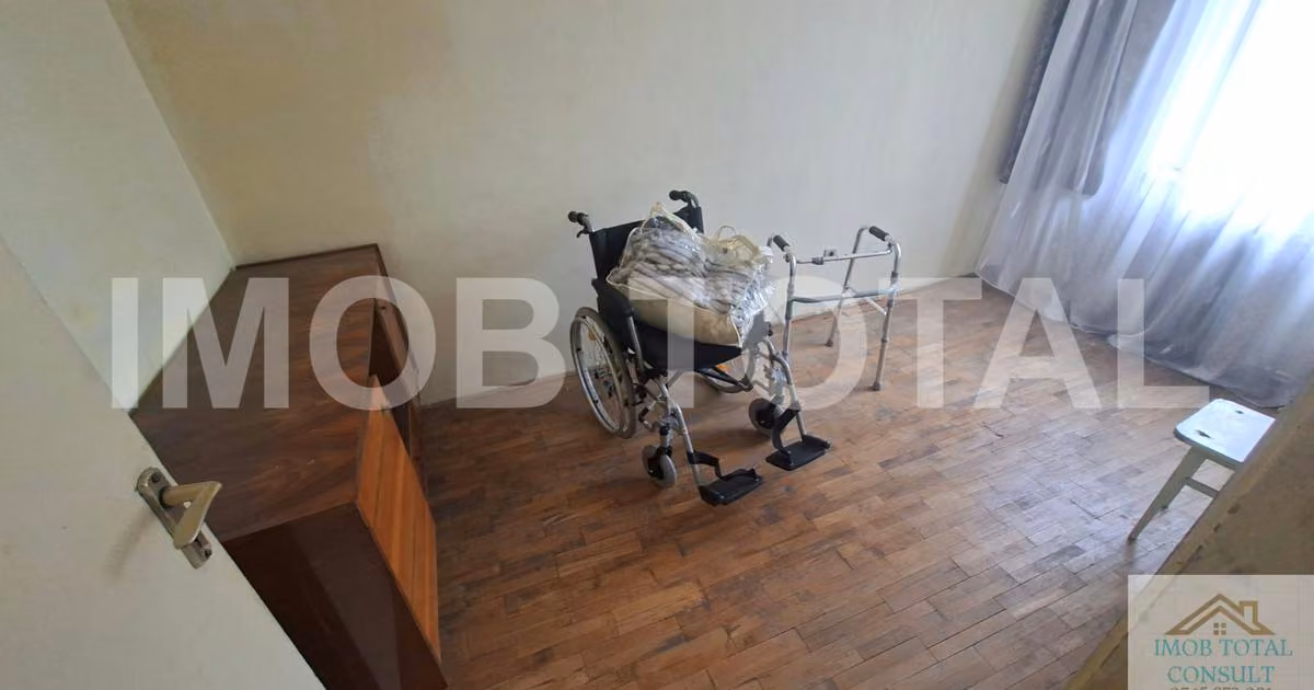Apartament de vânzare cu 3 camere în zona Craiovei, Pitești