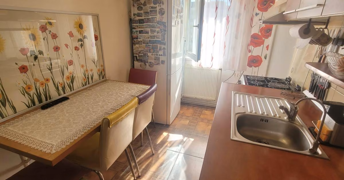 Apartament de vânzare cu 4 camere în zona Griviței, Brașov