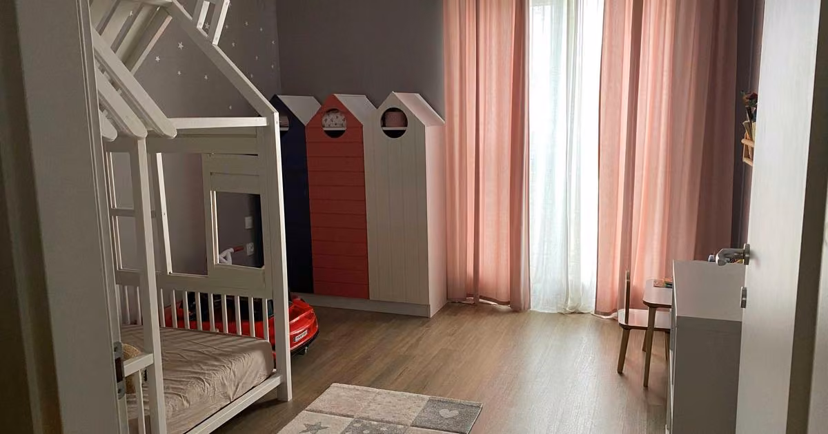 Apartament de vânzare cu 3 camere în Ștefăneștii de Jos