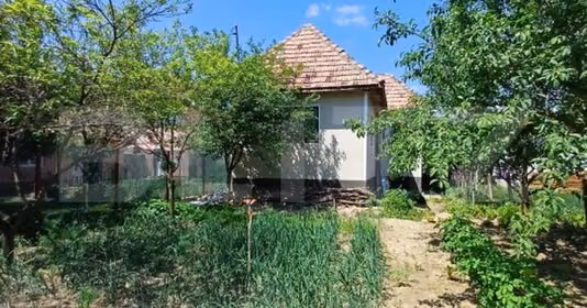 Casă Est