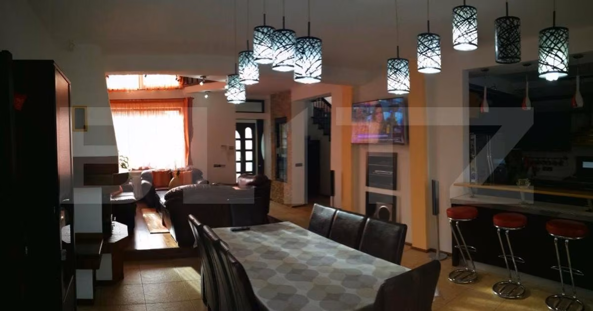 Casă individuală de vânzare cu 9 camere, mobilată în zona Florilor, Brașov