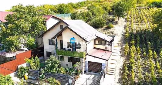 Casă Uricani