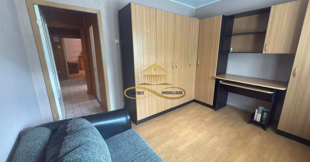 Apartament de vânzare cu 3 camere în zona Ștefan cel Mare, Bacău