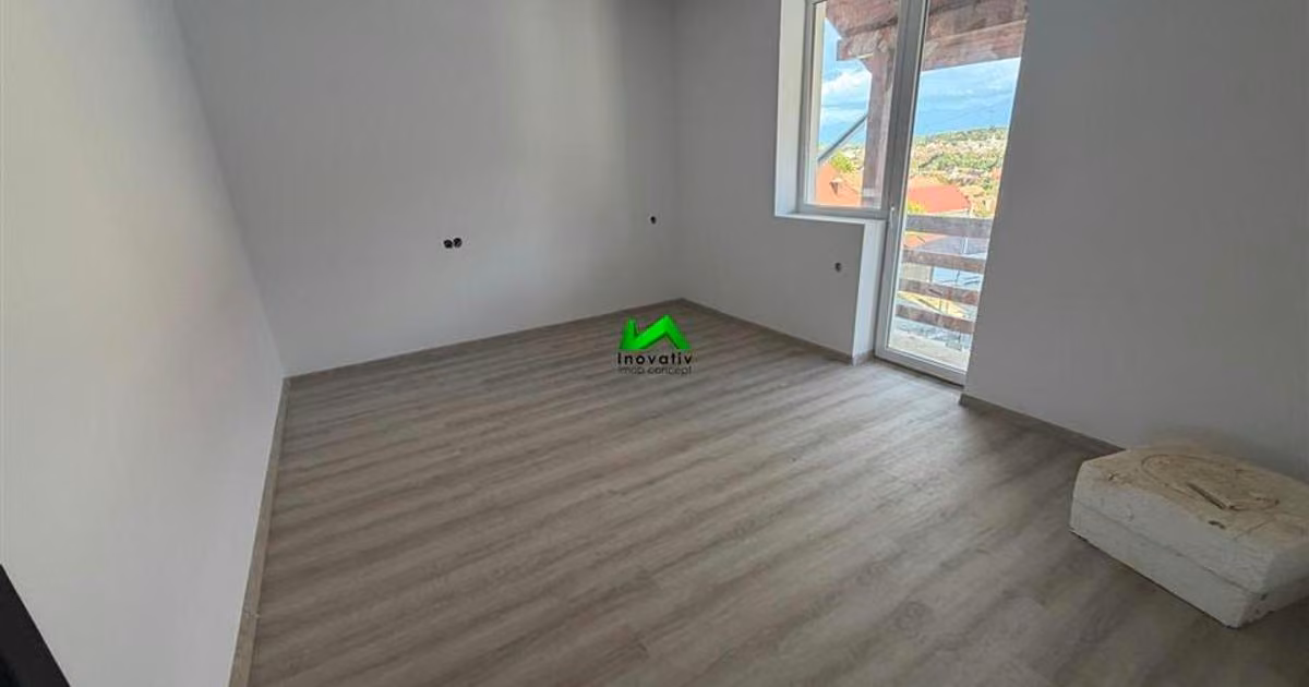 Casă de vânzare cu 4 camere în Cisnădie
