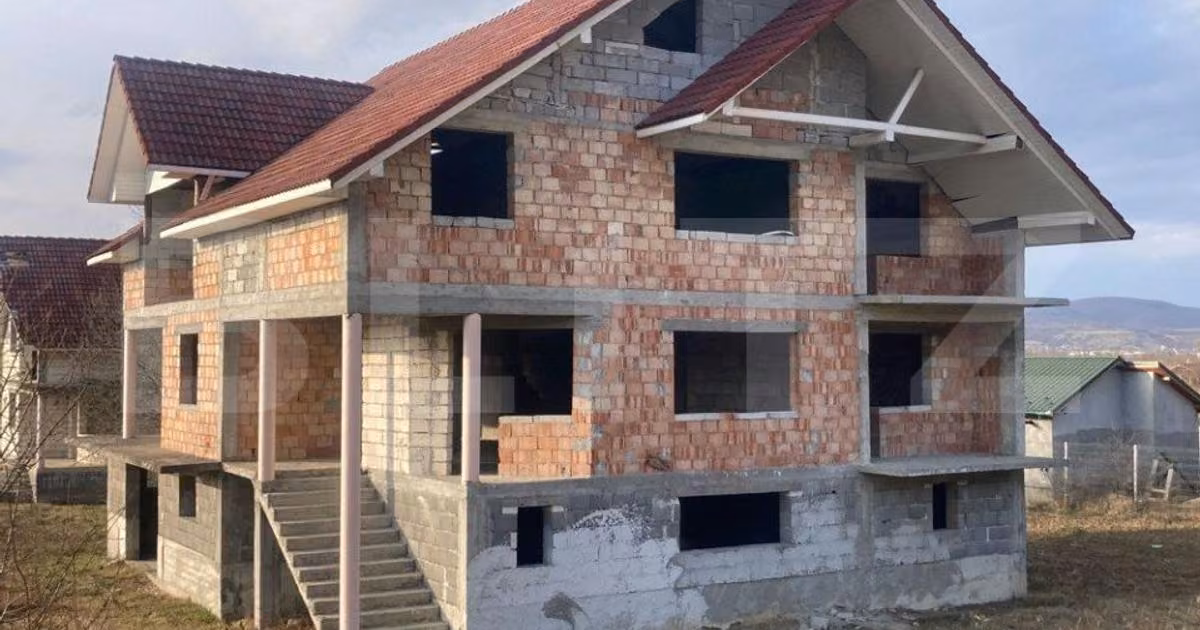 Casă individuală de vânzare cu 10 camere în Dej