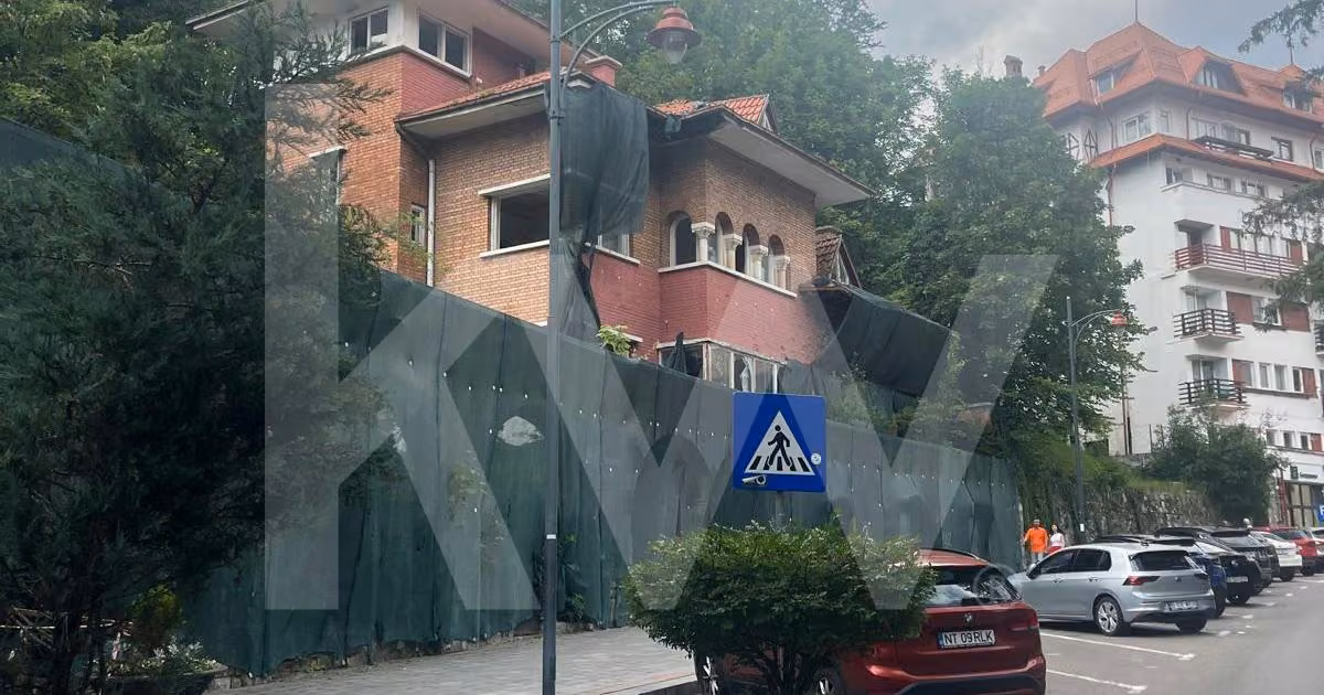 Casă individuală de vânzare cu 12 camere în Sinaia