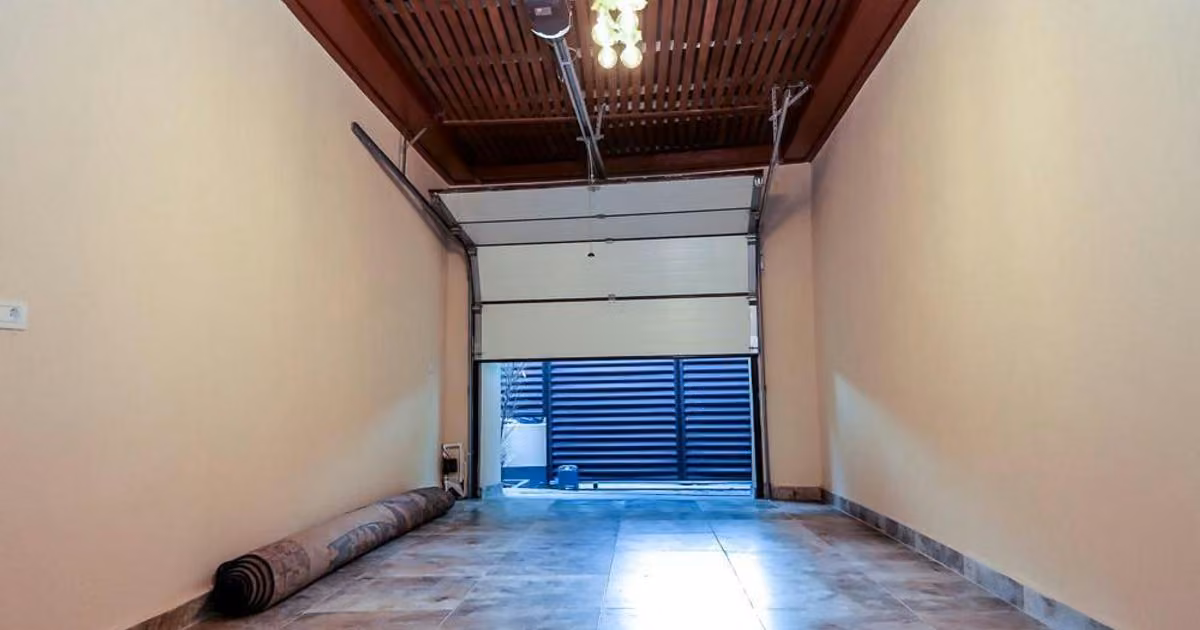 Casă individuală de vânzare cu 4 camere în zona CET, Constanța