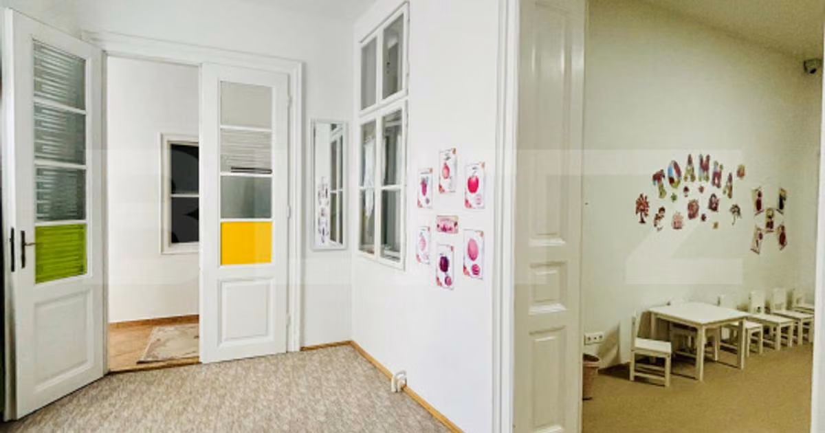 Casă individuală de vânzare cu 10 camere în zona Lunei, Timișoara